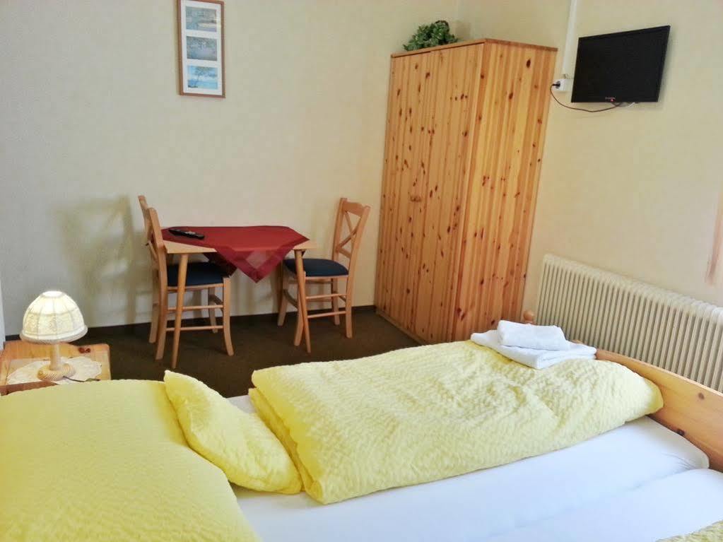 Gasthaus Roter Hahn Hotell Höflein an der Donau Exteriör bild